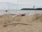 Idylka pred pretekom - non mora vetkch windsurfistov.