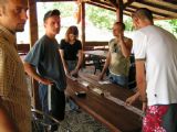 Rno pred pretekom sa slvnostne oblepoval n klubov stl v Cantine.